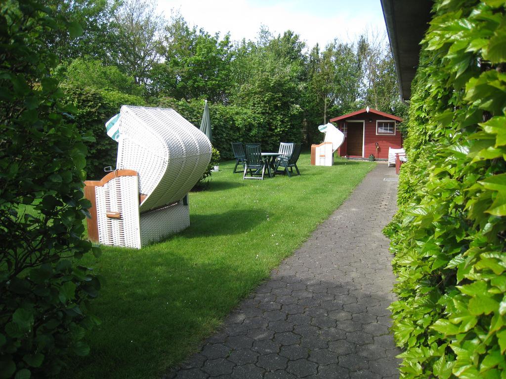 Haus Am Deich Apartment Utersum Exterior foto